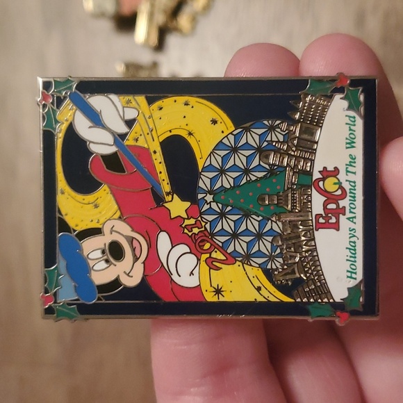 Set of 3 Disney year 2001 Pins - Picture 2 of 7